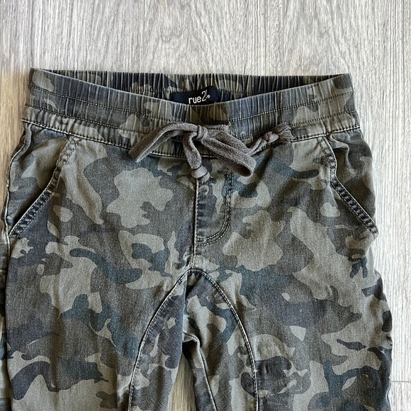Rue 21 Camo Jogger Pants Size Small - Picture 2 of 8
